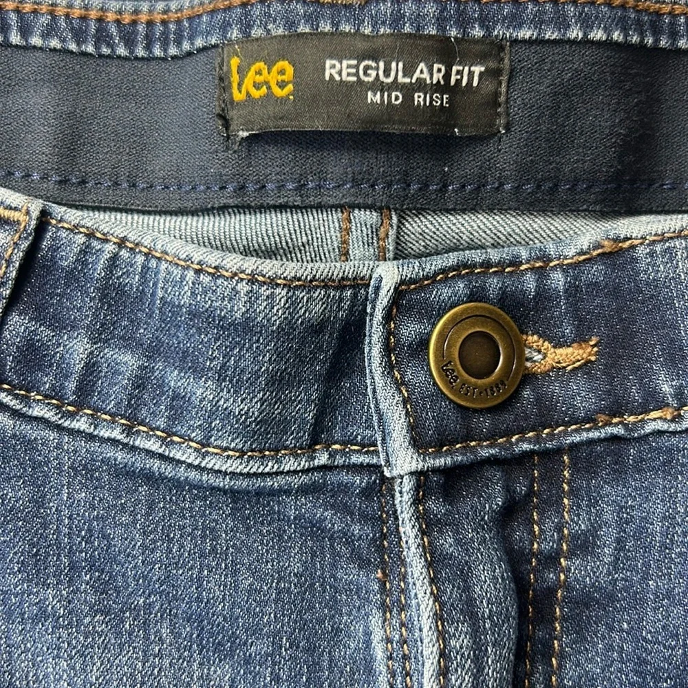 Lee Dark Wash Regular fit mid rise Woman’s Jeans Size 12 Medium